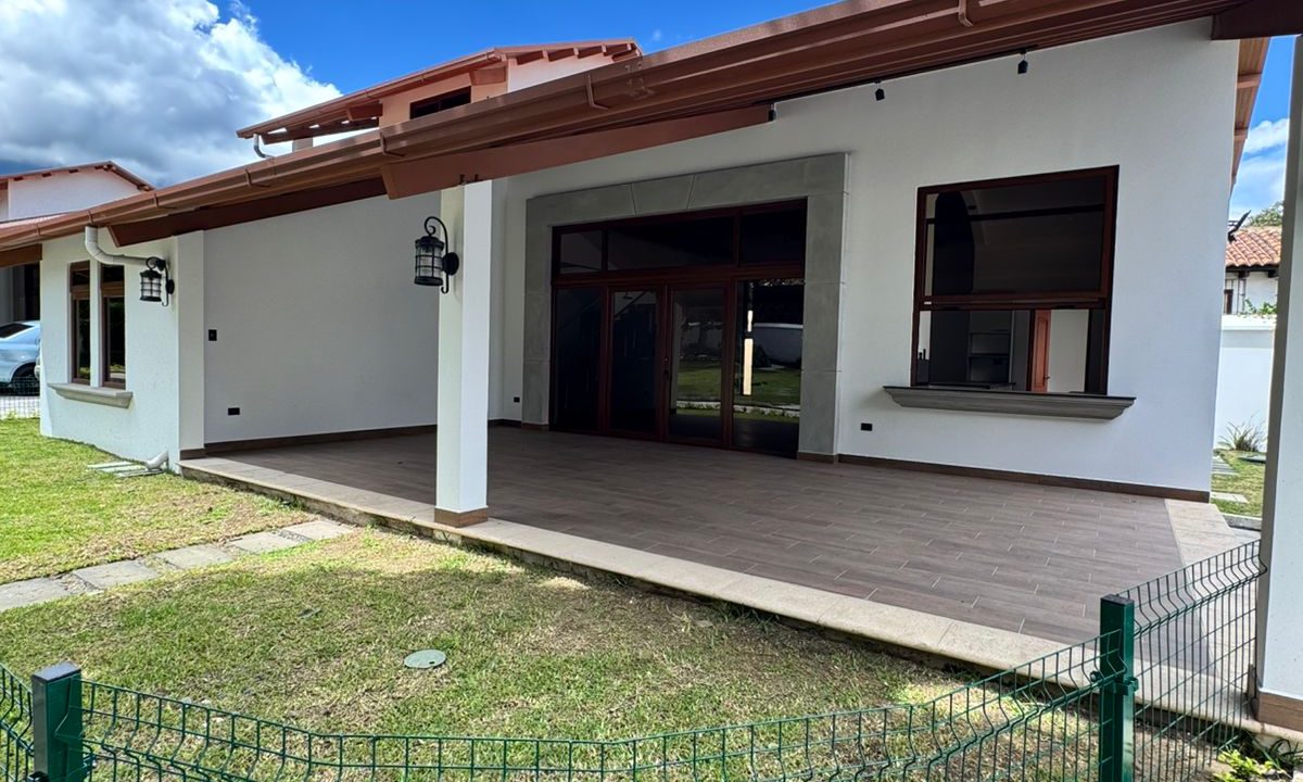 WhatsApp Image 2025-10-13 at 10.39.55 AM (1)