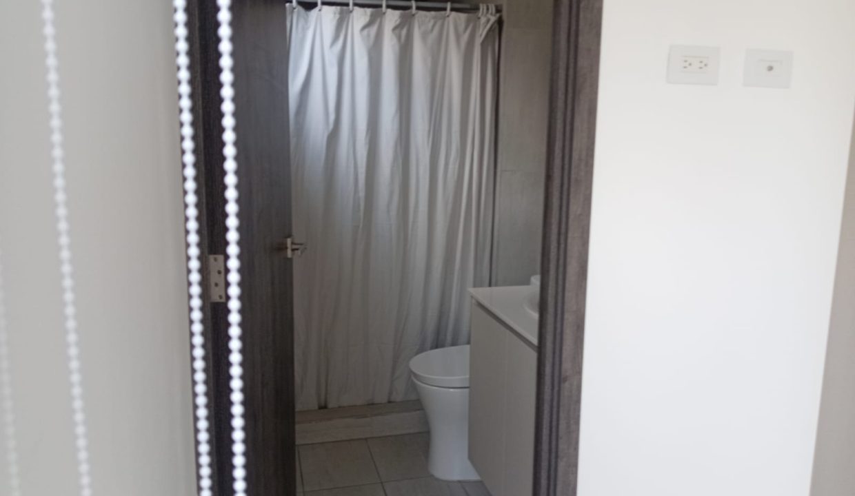 APARTAMENTO CON JARDÍN EN VENTA, EDIFICIO MOREA, ZONA 15 - Miniatura 11