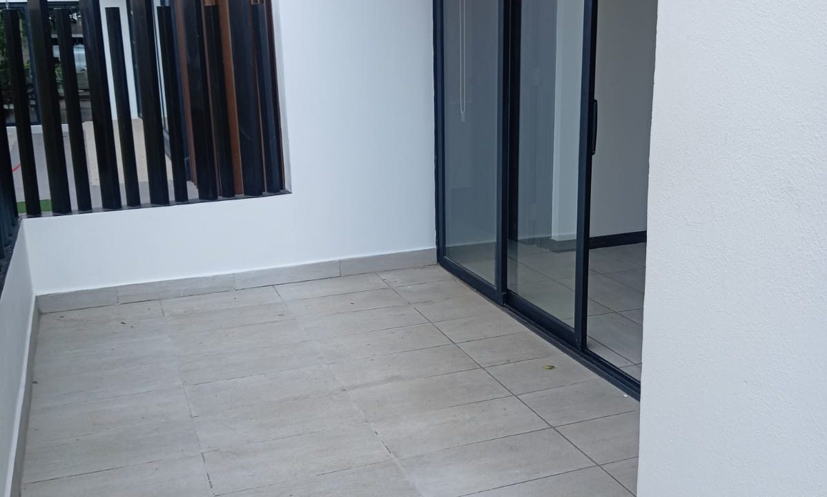 APARTAMENTO CON JARDÍN EN VENTA, EDIFICIO MOREA, ZONA 15 - Image 1