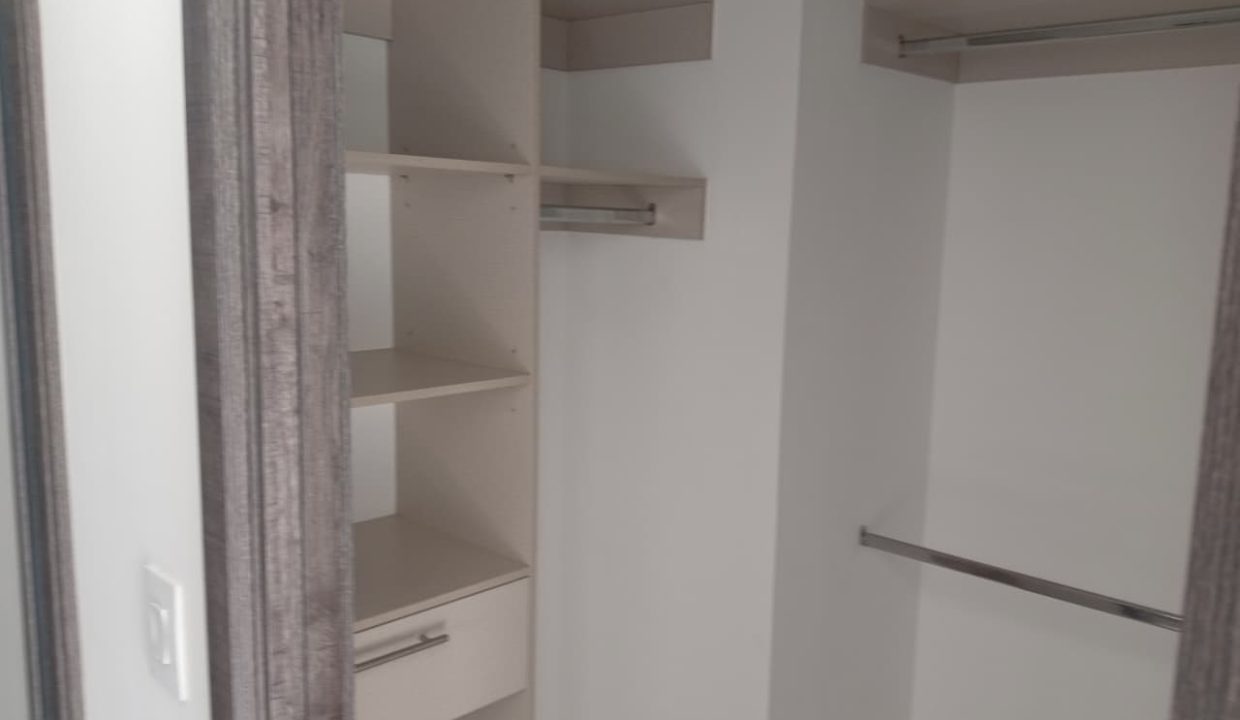 APARTAMENTO CON JARDÍN EN VENTA, EDIFICIO MOREA, ZONA 15 - Miniatura 10