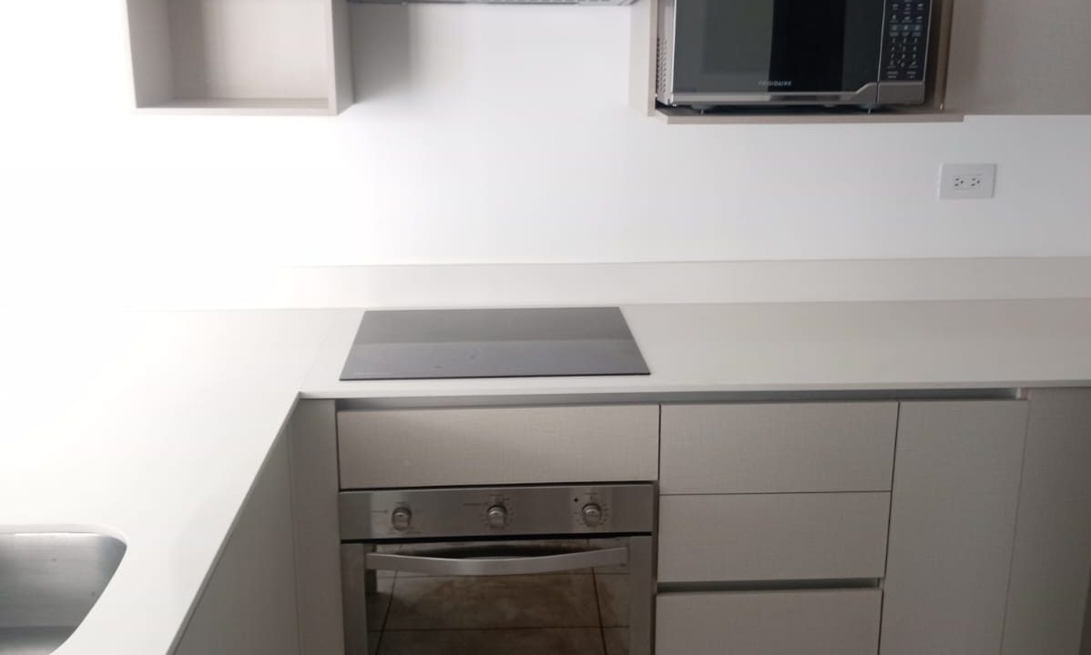 APARTAMENTO CON JARDÍN EN VENTA, EDIFICIO MOREA, ZONA 15 - Image 5