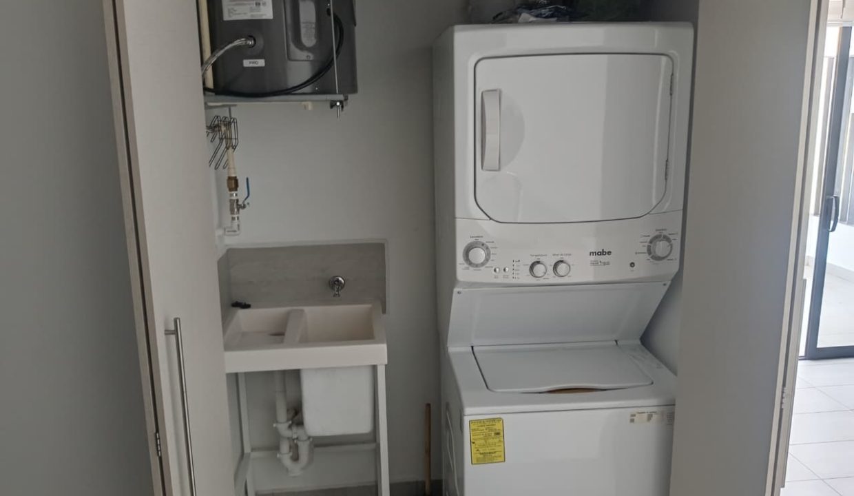 APARTAMENTO CON JARDÍN EN VENTA, EDIFICIO MOREA, ZONA 15 - Miniatura 6